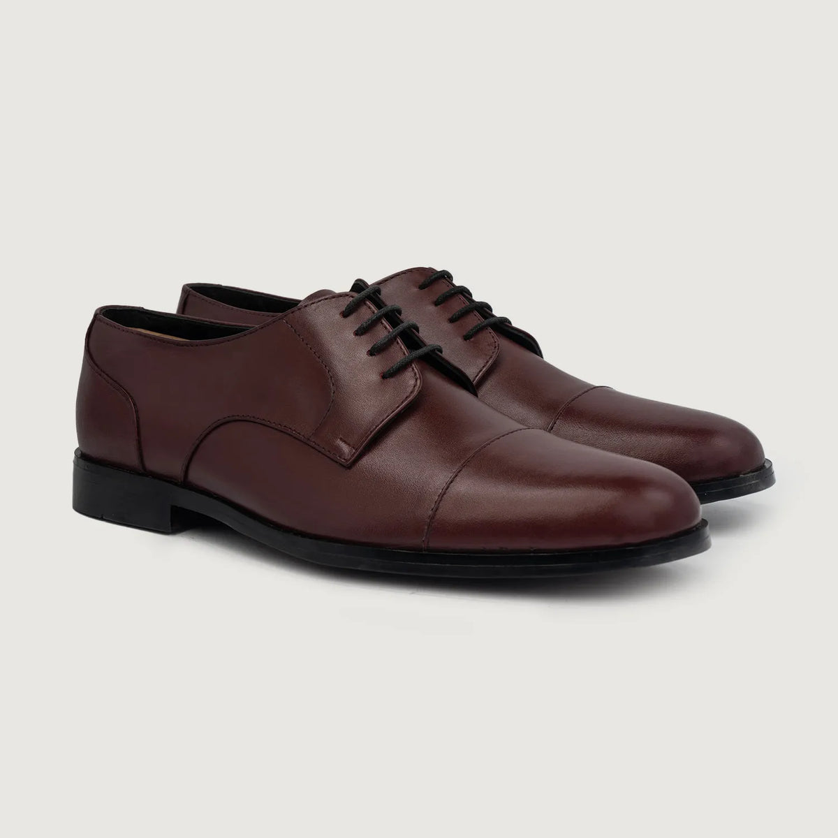 Attorney Derby Vínrauður Leðurskór fyrir Karla For Men in Maroon Full-Grain Leather - Hliðarsýn | Kaupa á netinu