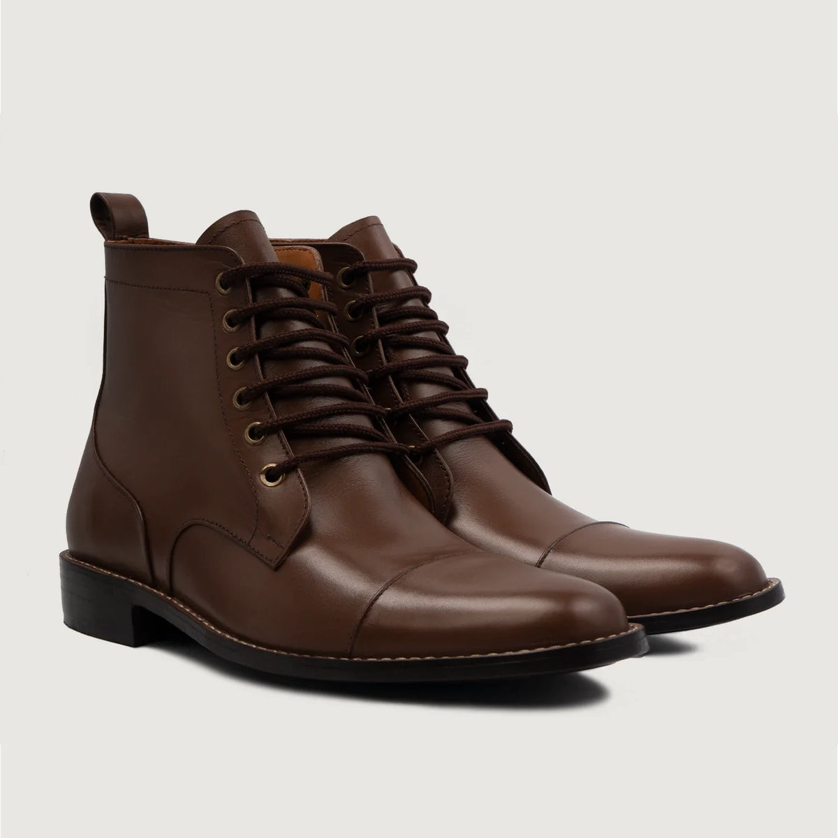 Knight Derby Brúnn Leðurstígvél fyrir Karla For Men in Brown Full-Grain Leather - Hliðarsýn | Kaupa á netinu