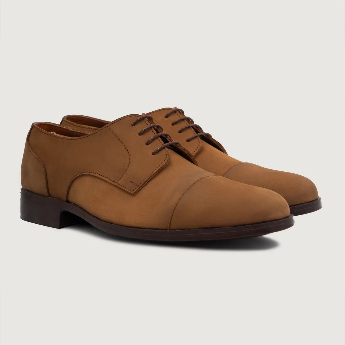 Attorney Derby Brúnn Nubuck Leðurskór fyrir Karla For Men in Brown Full-Grain Leather - Hliðarsýn | Kaupa á netinu