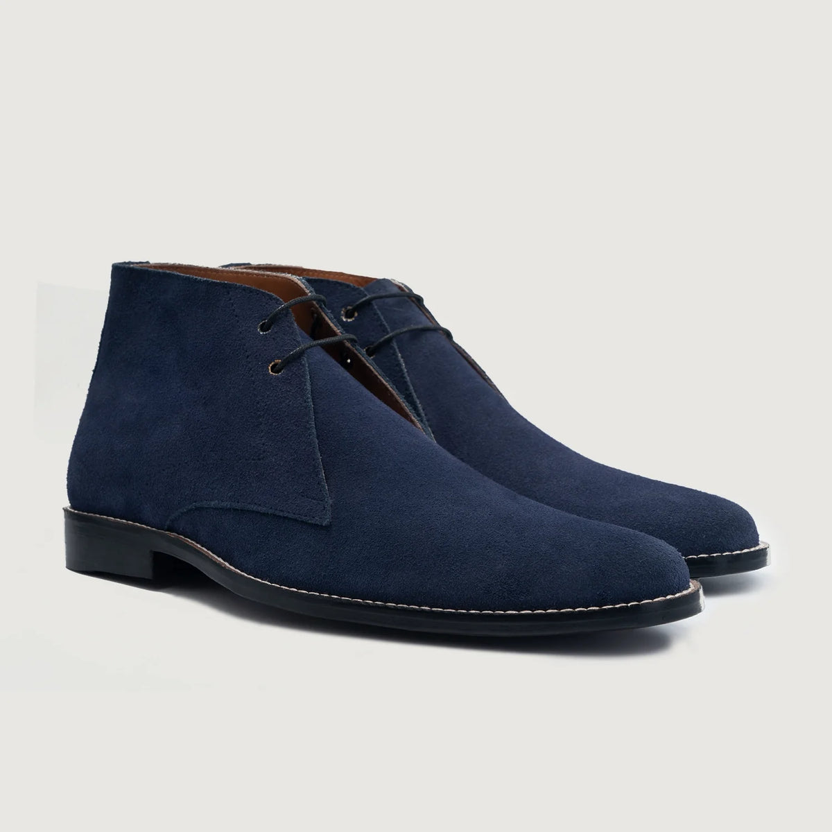 Corry Chukka Midnight Blár Suede Leðurstígvél fyrir Karla For Men in Midnight Blue Goatskin Suede - Hliðarsýn | Kaupa á netinu