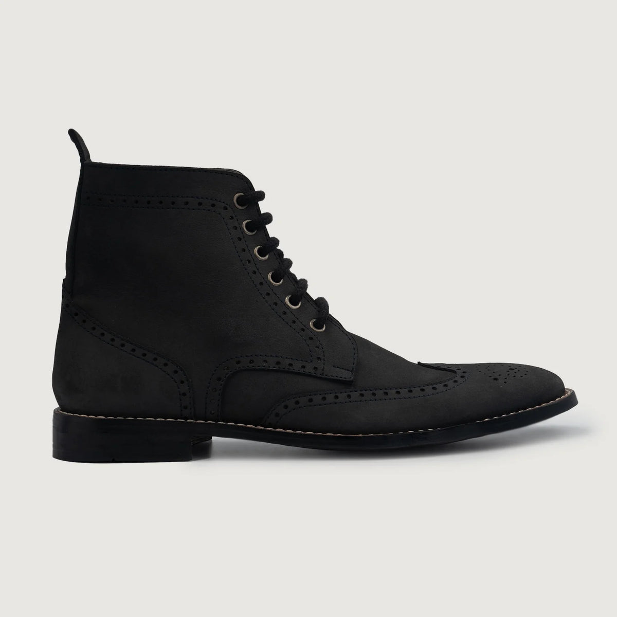 Black Full-Grain Leather Trench Coat - Að aftan með nákvæmri axlasniði og hreinum fald