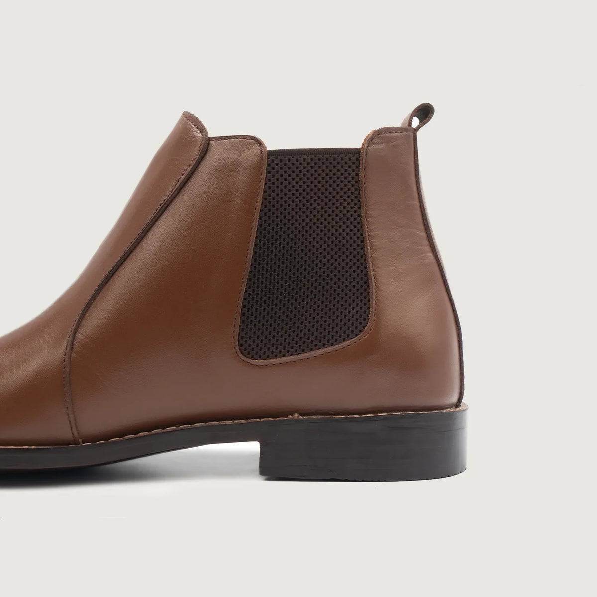 High-Traction Rubber Outsole & Lug Tread Pattern on Clarkson Chelsea Brúnn Leðurstígvél fyrir Karla For Men