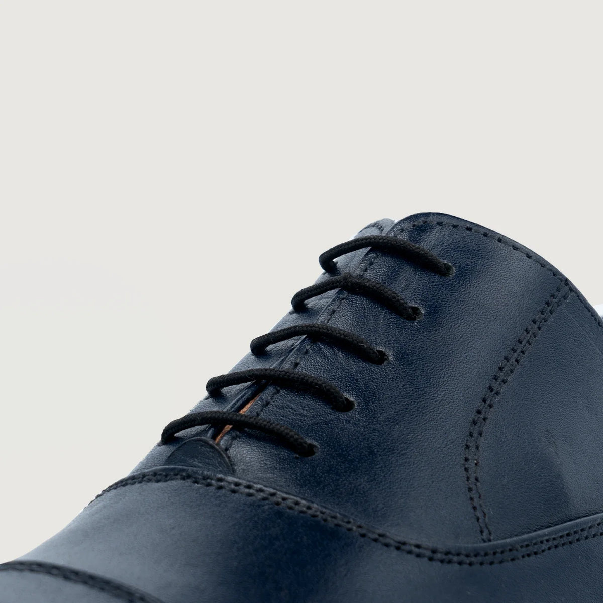 High-Traction Rubber Outsole & Lug Tread Pattern on Professor Oxford Midnight Blár Leðurskór fyrir Karla For Men