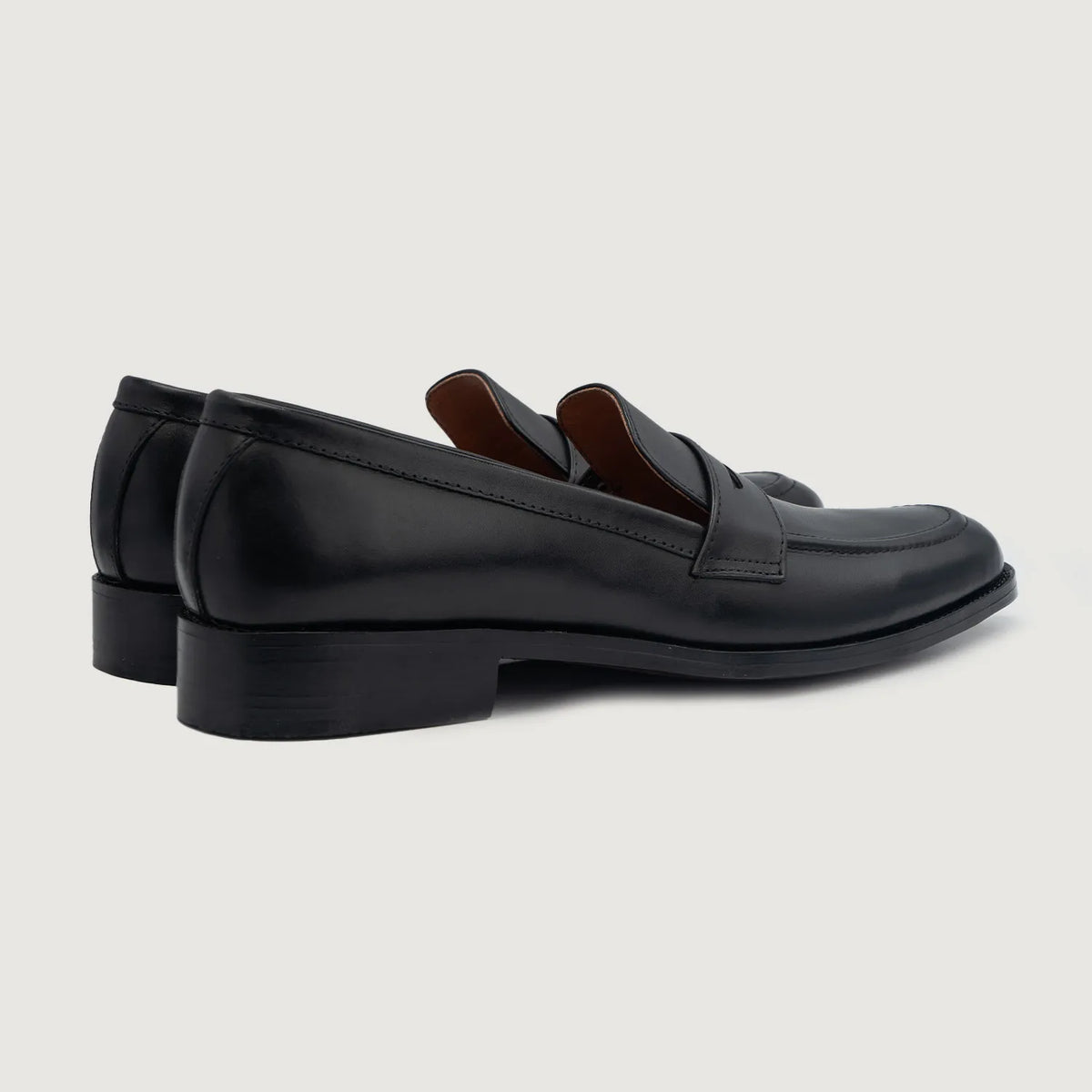 High-Traction Rubber Outsole & Lug Tread Pattern on Baxton Svartur Leður lágskór fyrir Karla For Men