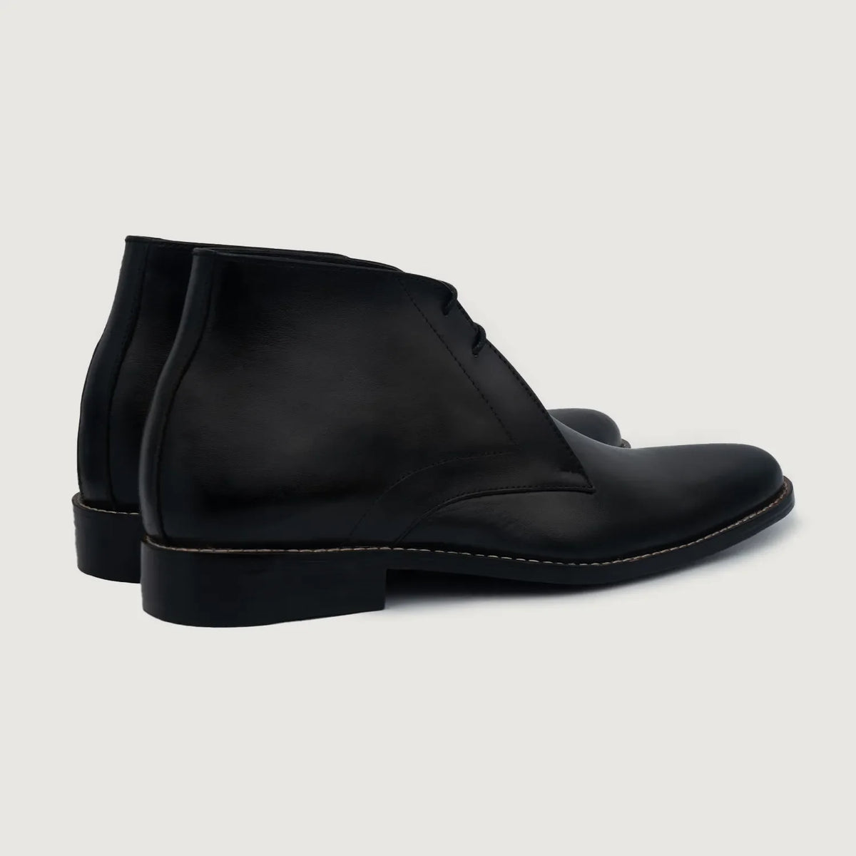 High-Traction Rubber Outsole & Lug Tread Pattern on Corry Chukka Svartur Leðurstígvél fyrir Karla For Men
