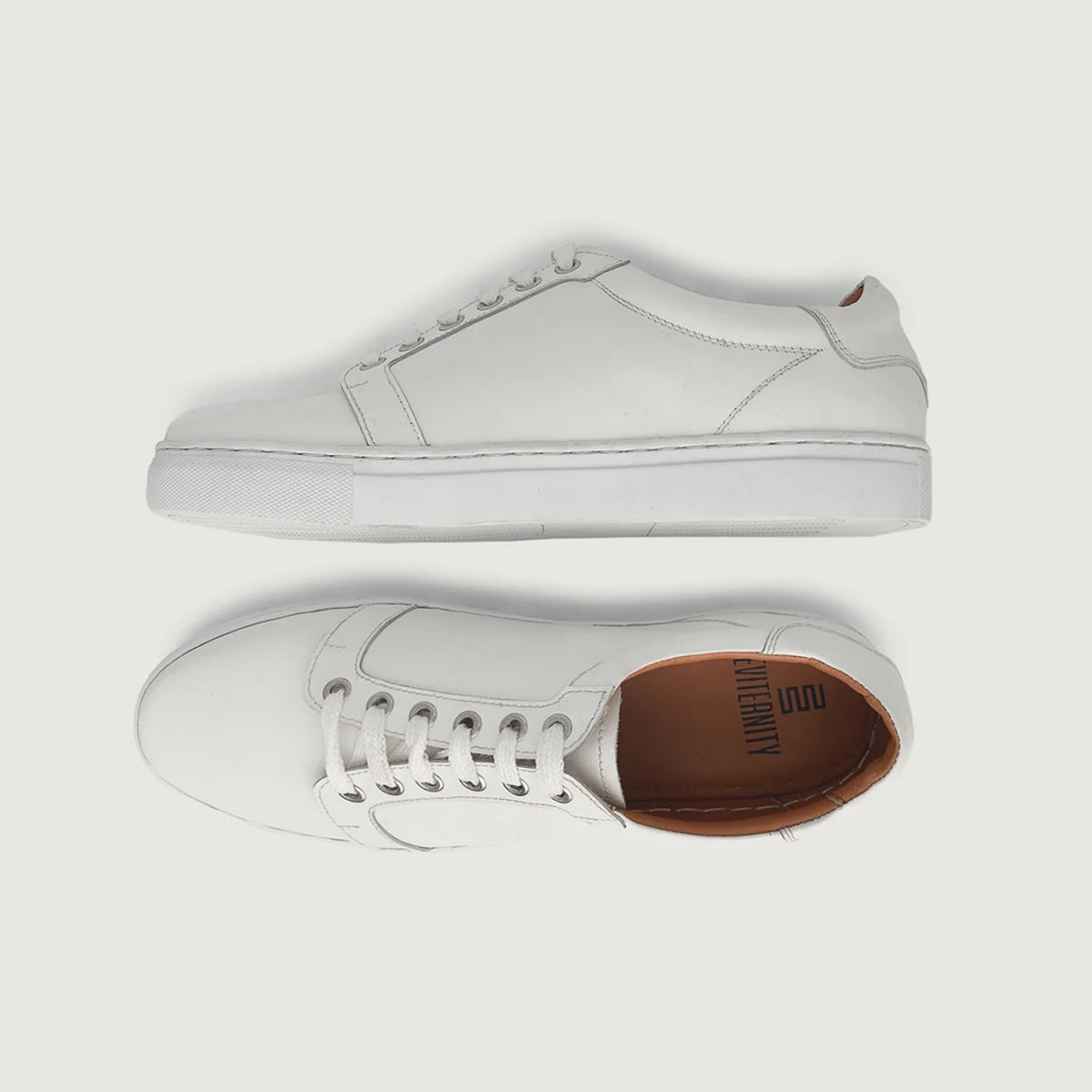 High-Traction Rubber Outsole & Lug Tread Pattern on Carter Runn White Leðurstrigaskór fyrir Karla For Men