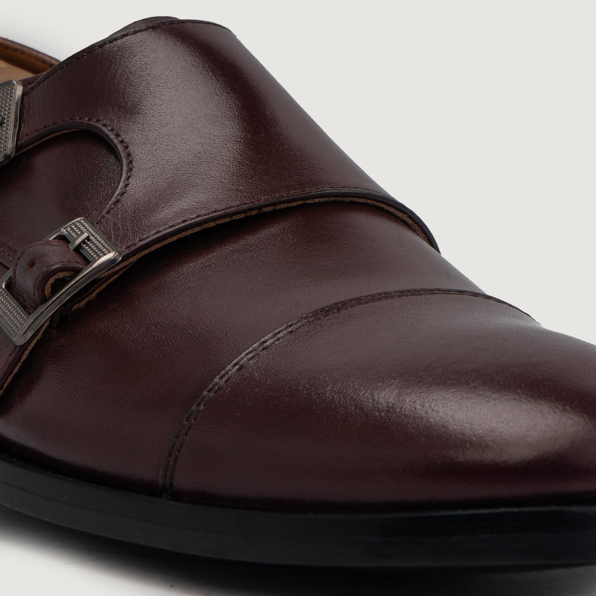 Cushioned Leather Insole & Ergonomic Arch Support Construction Detail