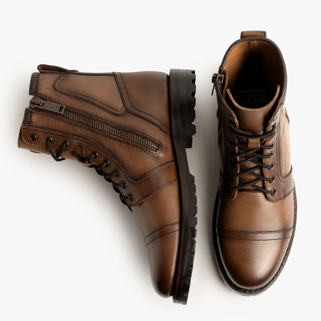 Nærmynd of Classic Collar & Heavy-Duty Zipper Hardware on Casa Moto Amber Wheat Leðurstígvél fyrir Karla