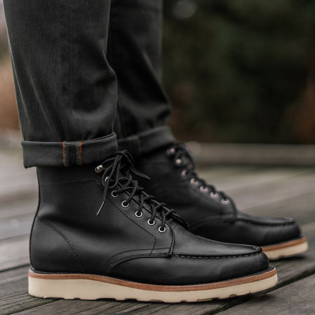 High-Traction Rubber Outsole & Lug Tread Pattern on Diplomat Svartur Matte Leðurstígvél fyrir Karla