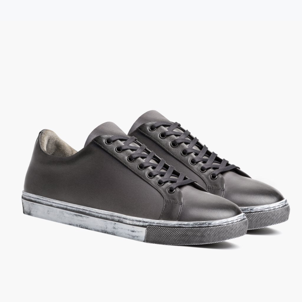 Premier Low Top Distressed Grey Leðurstrigaskór fyrir Karla For Men in Grey Full-Grain Leather - Hliðarsýn | Kaupa á netinu
