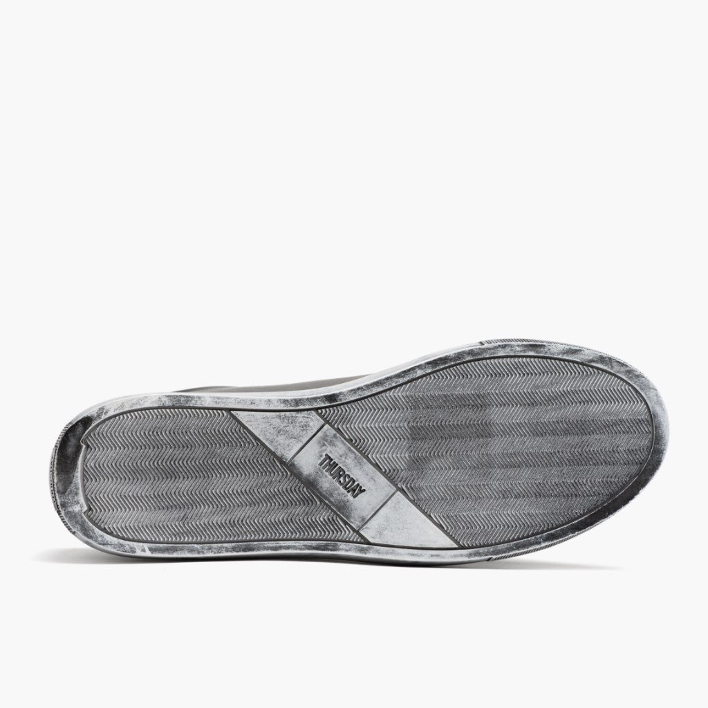 High-Traction Rubber Outsole & Lug Tread Pattern on Premier Low Top Distressed Grey Leðurstrigaskór fyrir Karla For Men