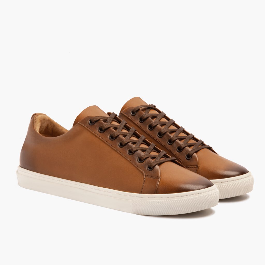 Premier Low Top Toffee Leðurstrigaskór fyrir Karla For Men in Classic Full-Grain Leather - Hliðarsýn | Kaupa á netinu