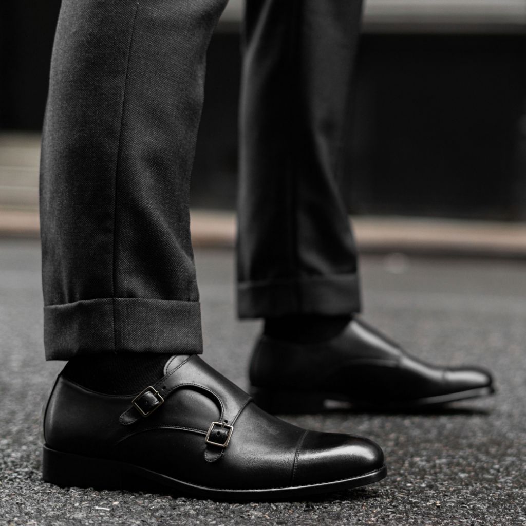 Authentic Full-Grain Leather Grain Depth & Pull-Up Patina Texture Detail
