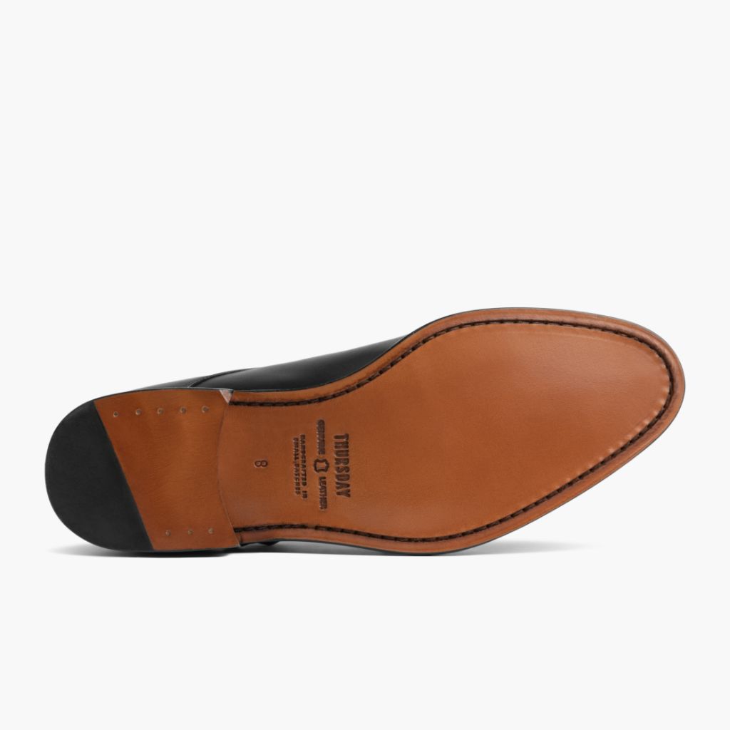 High-Traction Rubber Outsole & Lug Tread Pattern on Saint Svartur Leður lágskór fyrir Karla For Men