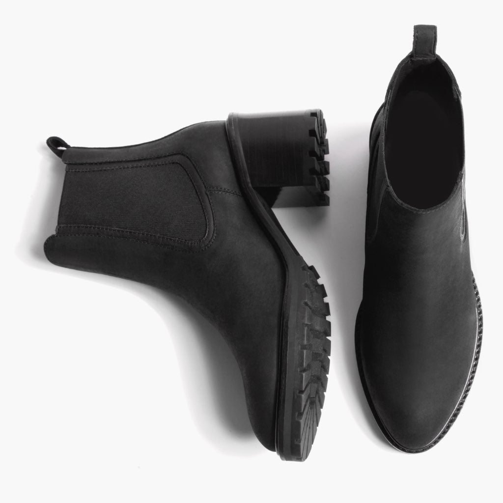 High-Traction Rubber Outsole & Lug Tread Pattern on Knockout Svartur Matte Leðurstígvél fyrir Konur