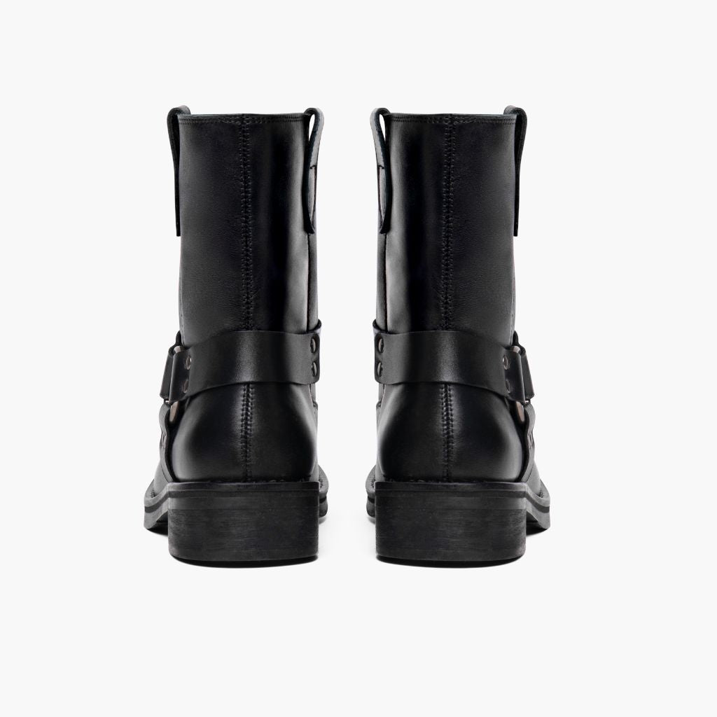 High-Traction Rubber Outsole & Lug Tread Pattern on Outlaw Svartur Leðurstígvél fyrir Konur