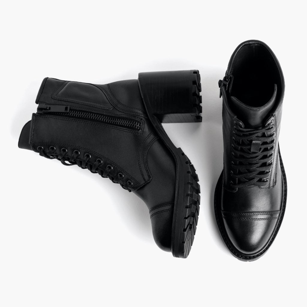 High-Traction Rubber Outsole & Lug Tread Pattern on Rebel Svartur Leðurstígvél fyrir Konur
