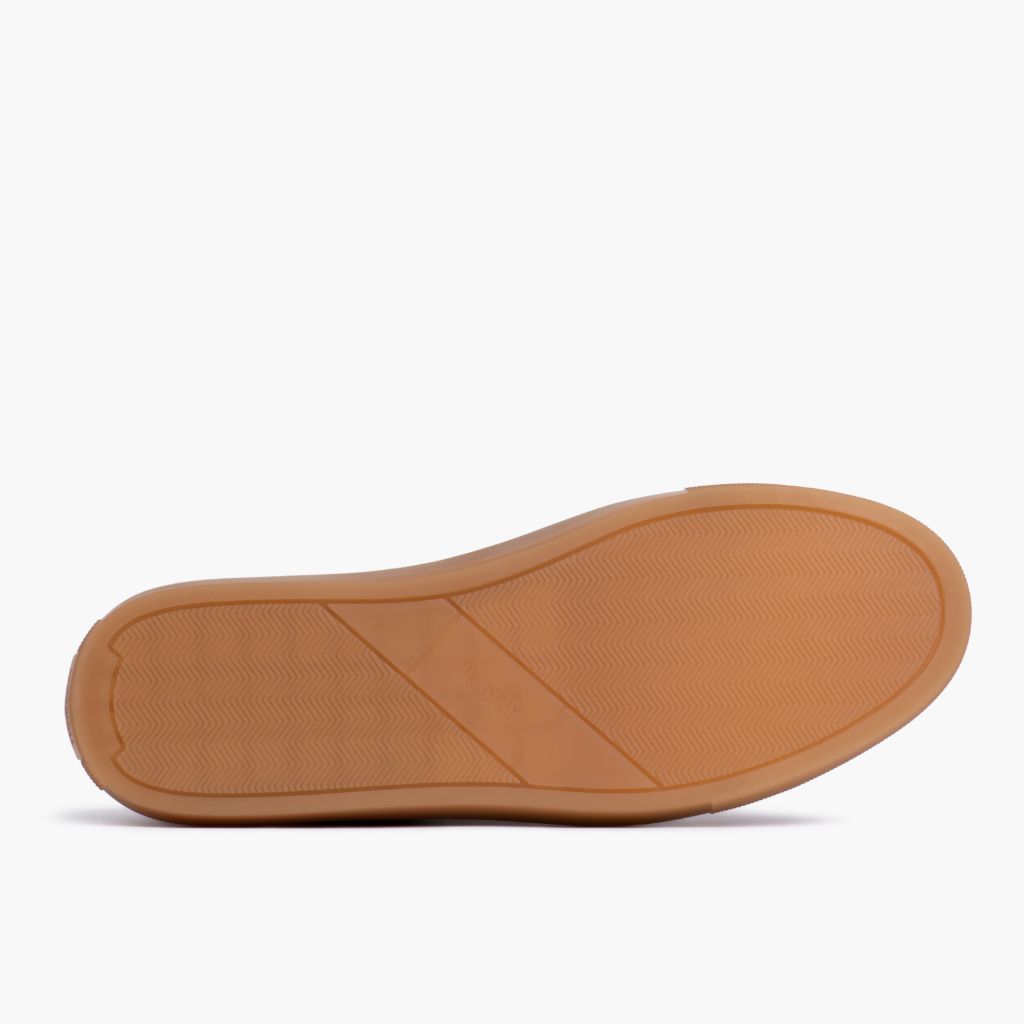 High-Traction Rubber Outsole & Lug Tread Pattern on Premier Low Top Camel Leðurstrigaskór fyrir Konur