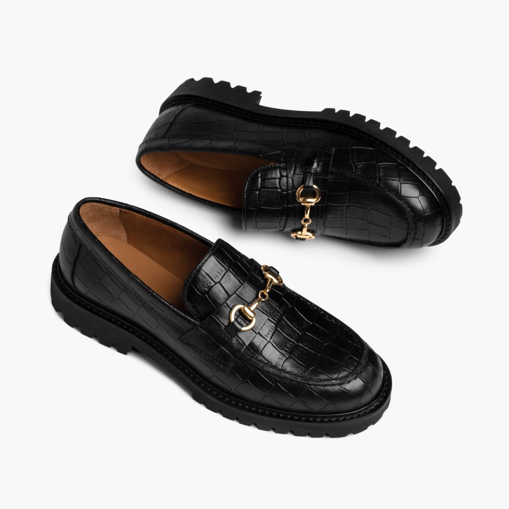 High-Traction Rubber Outsole & Lug Tread Pattern on Penny Svartur & Gold Croco Leður lágskór fyrir Konur