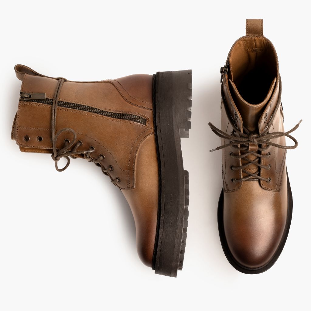 High-Traction Rubber Outsole & Lug Tread Pattern on Quest Natural Leðurstígvél fyrir Konur