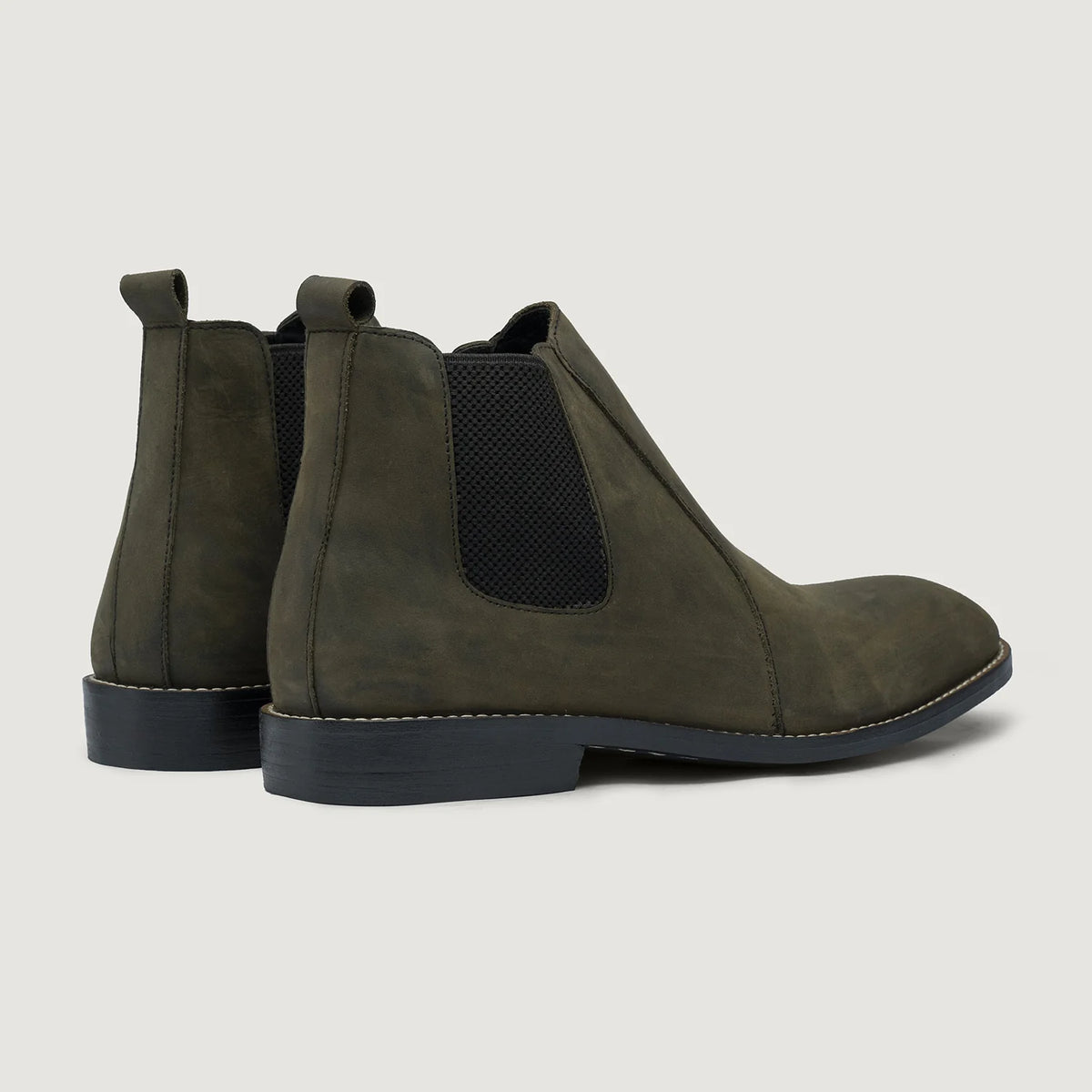 High-Traction Rubber Outsole & Lug Tread Pattern on Clarkson Chelsea Olive Pullup Leðurstígvél - StudGuard fyrir Karla