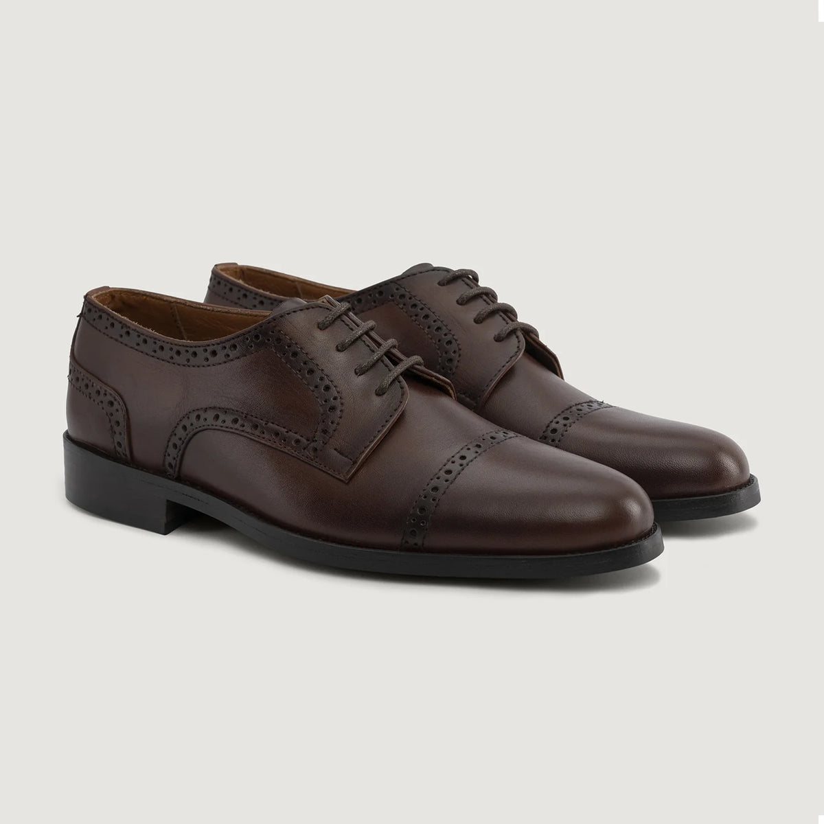 Dirk Brogues Derby Brown Leather Shoes StudGuard For Men in Burnished Brown Full-Grain Leather - Hliðarsýn | Kaupa á netinu