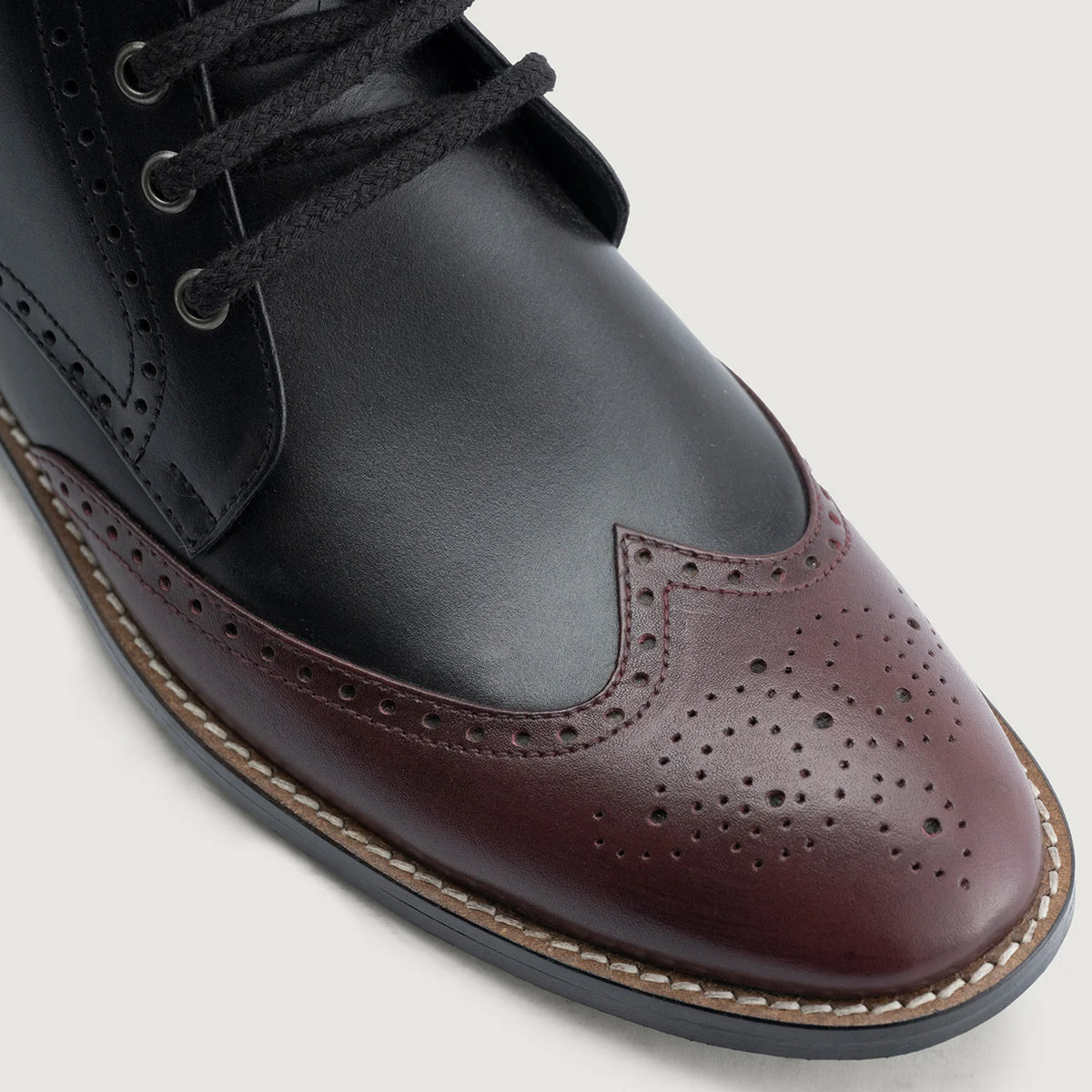 Nærmynd of Classic Collar & Heavy-Duty Zipper Hardware on Duster Brogues Derby Maroon Black Leather Boots StudGuard For Men