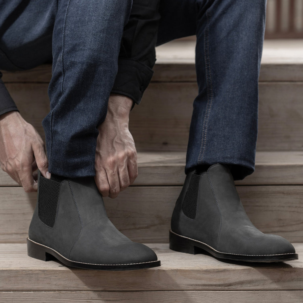 High-Traction Rubber Outsole & Lug Tread Pattern on Clarkson Chelsea Grey Nubuck Leðurstígvél - StudGuard fyrir Karla