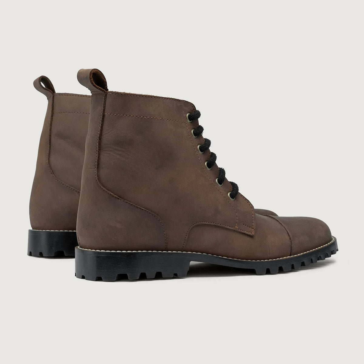 Knight Derby Waxed Brown Pullup Leather Boots TerraGrip For Men - Styrktur hæll og tvöfaldir saumar