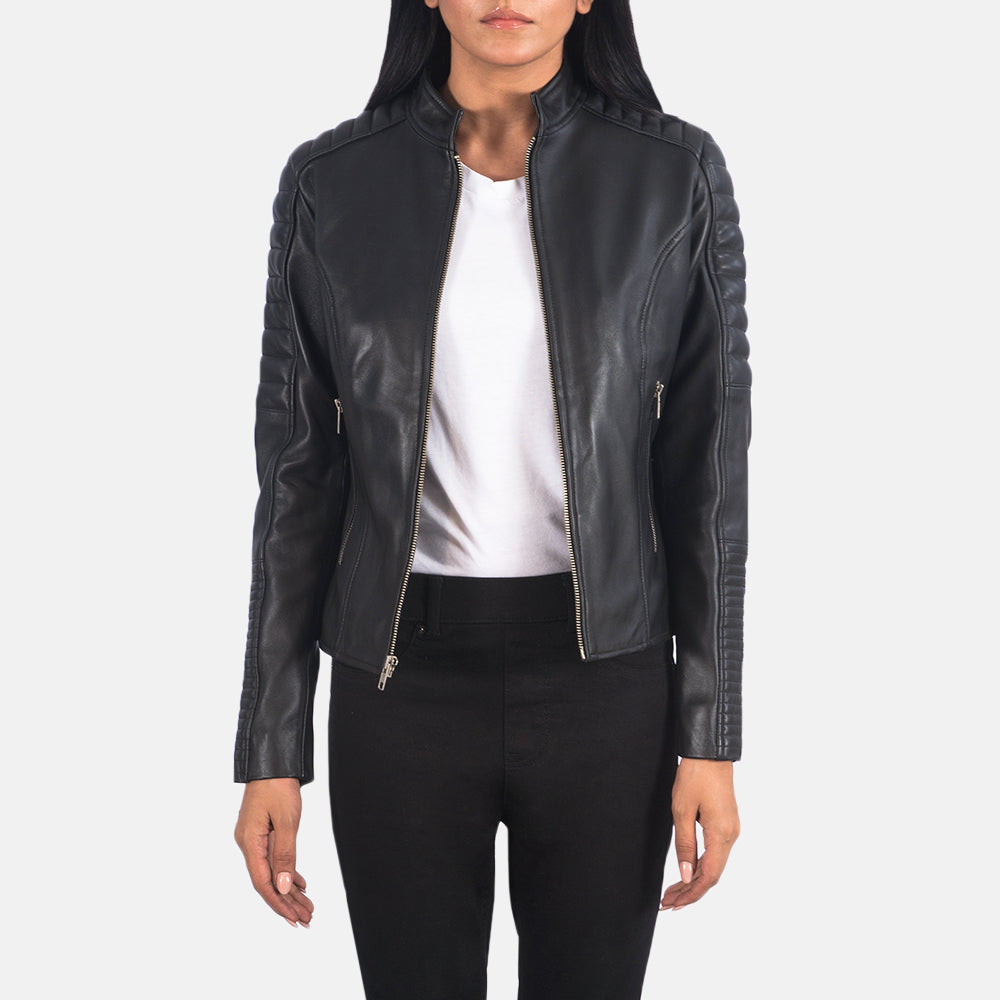 
Adalyn Rimlaskorinn Svartur Mótorhjólajakki úr Leðri fyrir Konur in Black Sheepskin Leather - Að framan með sniðinni hönnun | Kaupa á netinu