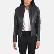 
Adalyn Rimlaskorinn Svartur Mótorhjólajakki úr Leðri fyrir Konur in Black Sheepskin Leather - Að framan með sniðinni hönnun | Kaupa á netinu