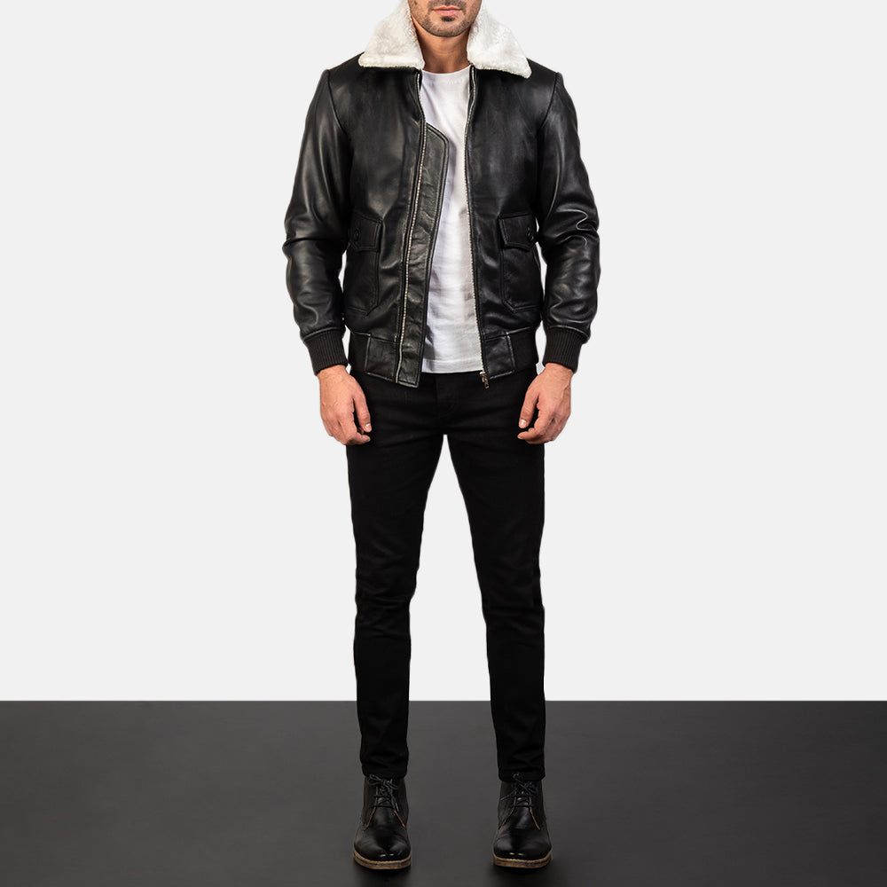 
Airin G-1 Black & White Leather Bomber Jacket - Hliðarsýn með vinnuvistfræðilegu ermasniði