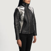 
Black Sheepskin Leather Biker Jacket - Að aftan með nákvæmri axlasniði og hreinum fald