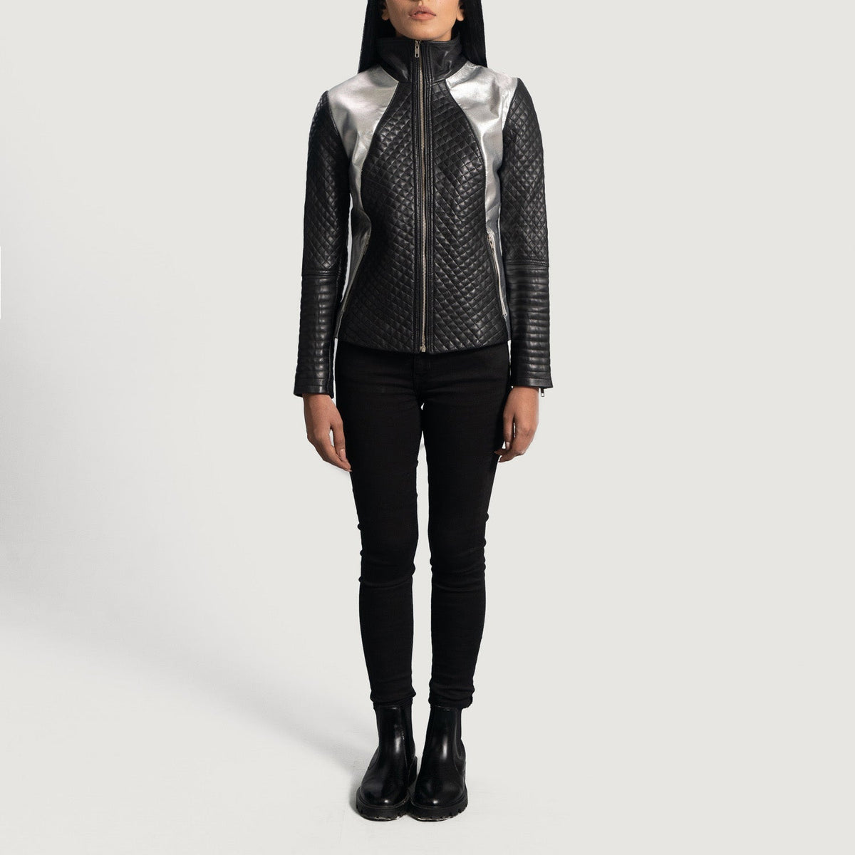 
Nærmynd of High Neck & Zipper Hardware on Alia Metallic Svartur Mótorhjólajakki úr Leðri fyrir Konur