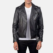 
Allaric Alley Black Leather Biker Jacket in Black Cowhide Leather - Að framan með sniðinni hönnun | Kaupa á netinu
