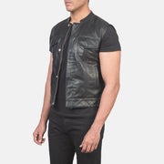 
Black Sheepskin Leather Biker Jacket - Að aftan með nákvæmri axlasniði og hreinum fald