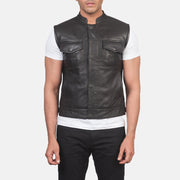 
Nærmynd of Band & Zipper with Button Flap Hardware on Atlas Moto Brúnn Leðurvesti fyrir Karla