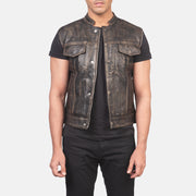 
Atlas Moto Distressed Brúnn Leðurvesti fyrir Karla in Distressed Brown Sheepskin Leather - Að framan með sniðinni hönnun | Kaupa á netinu
