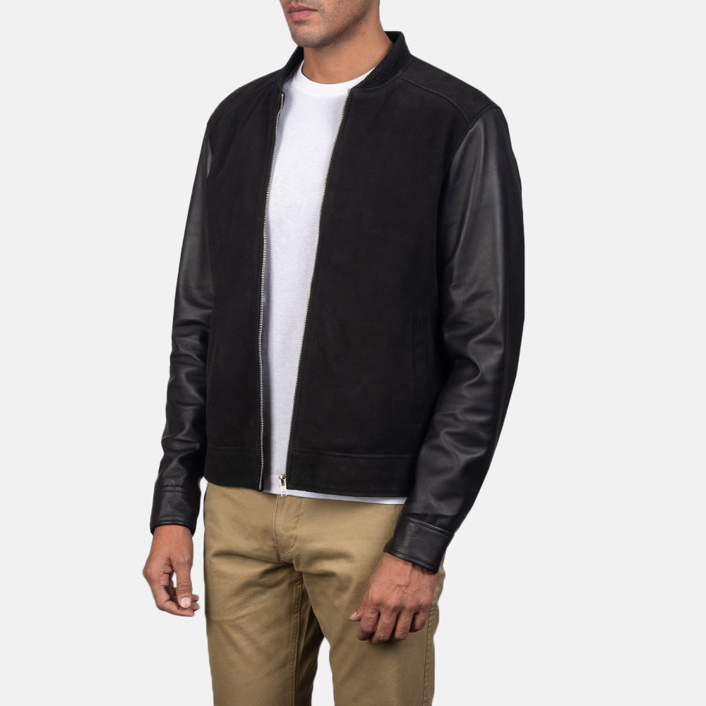 
Brown Goatskin Suede Bomber Jacket - Að aftan með nákvæmri axlasniði og hreinum fald