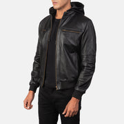 
Black Cowhide Leather Bomber Jacket - Að aftan með nákvæmri axlasniði og hreinum fald