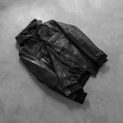 
Á módeli:  Bouncer Biz Black Leather Hooded Bomber Jacket á módeli í náttúrulegu dagsbirtu