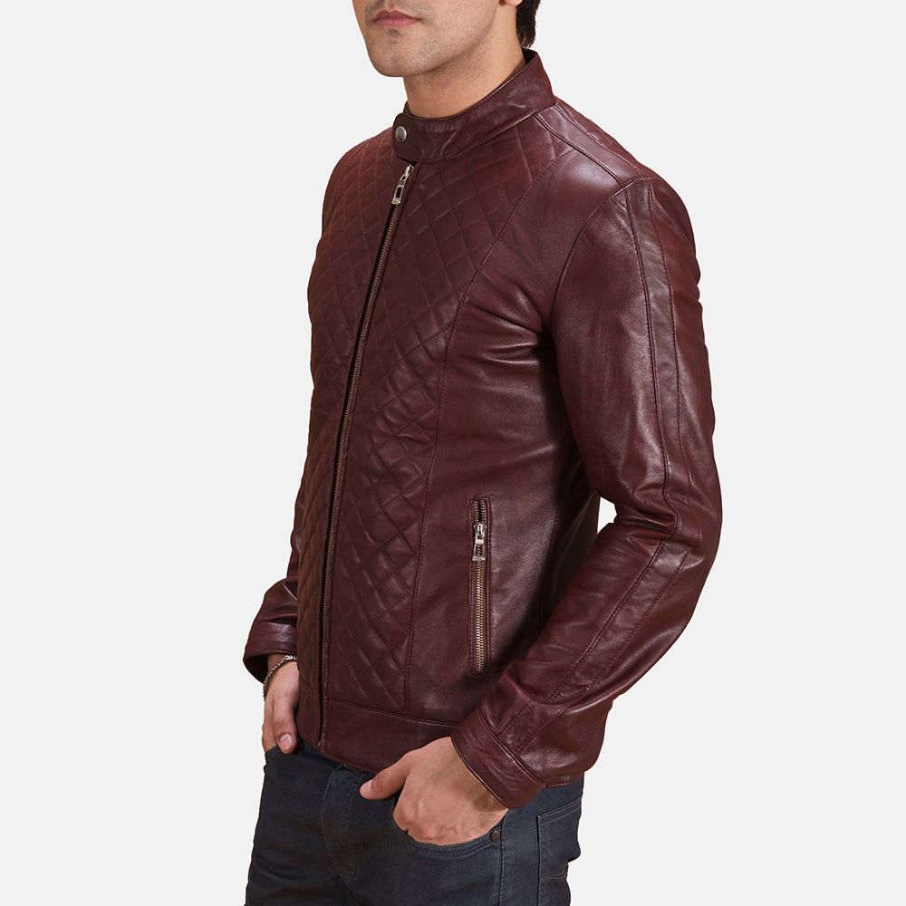 
Maroon Sheepskin Leather Biker Jacket - Að aftan með nákvæmri axlasniði og hreinum fald