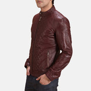 
Maroon Sheepskin Leather Biker Jacket - Að aftan með nákvæmri axlasniði og hreinum fald