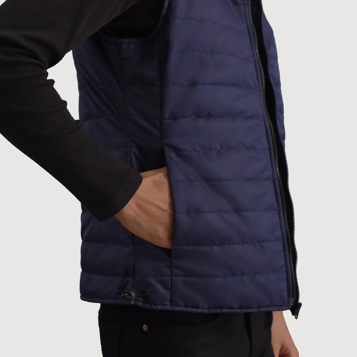 
Fóðursýn Showing Quilted Viscose Lining & Tveir hagnýtir innri vasar