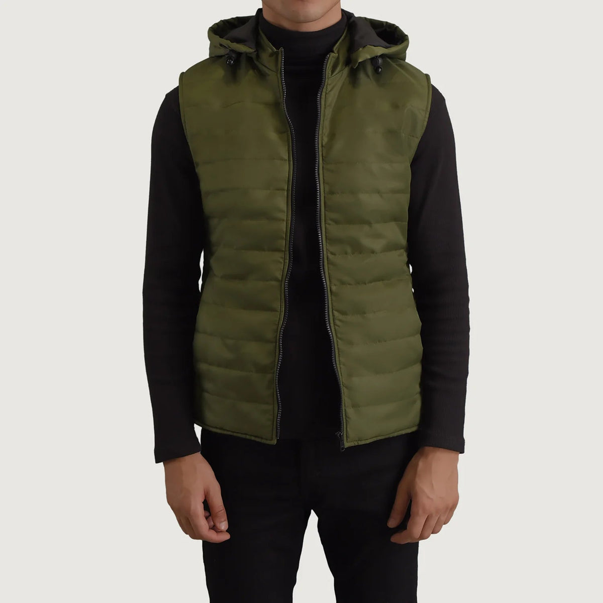 
Carlo Grænn Hettupeysa fóðrað vesti fyrir Karla in Green Full-Grain Leather - Að framan með sniðinni hönnun | Kaupa á netinu