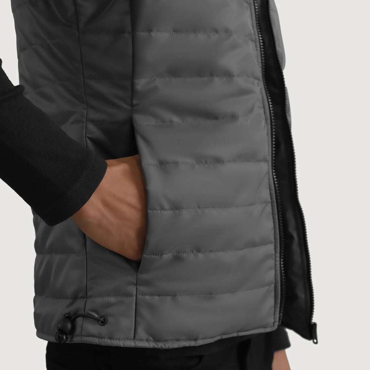 
Fóðursýn Showing Quilted Viscose Lining & Tveir hagnýtir innri vasar