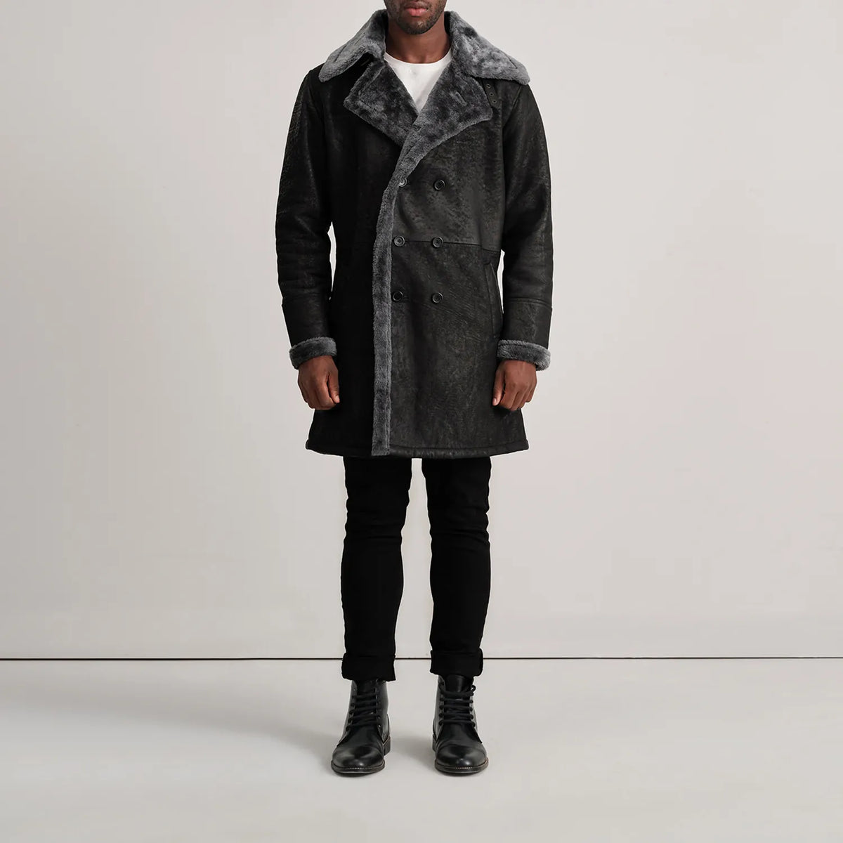 
Charles Brown Suede Leather Shearling Double-Breasted Coat - Hliðarsýn með vinnuvistfræðilegu ermasniði