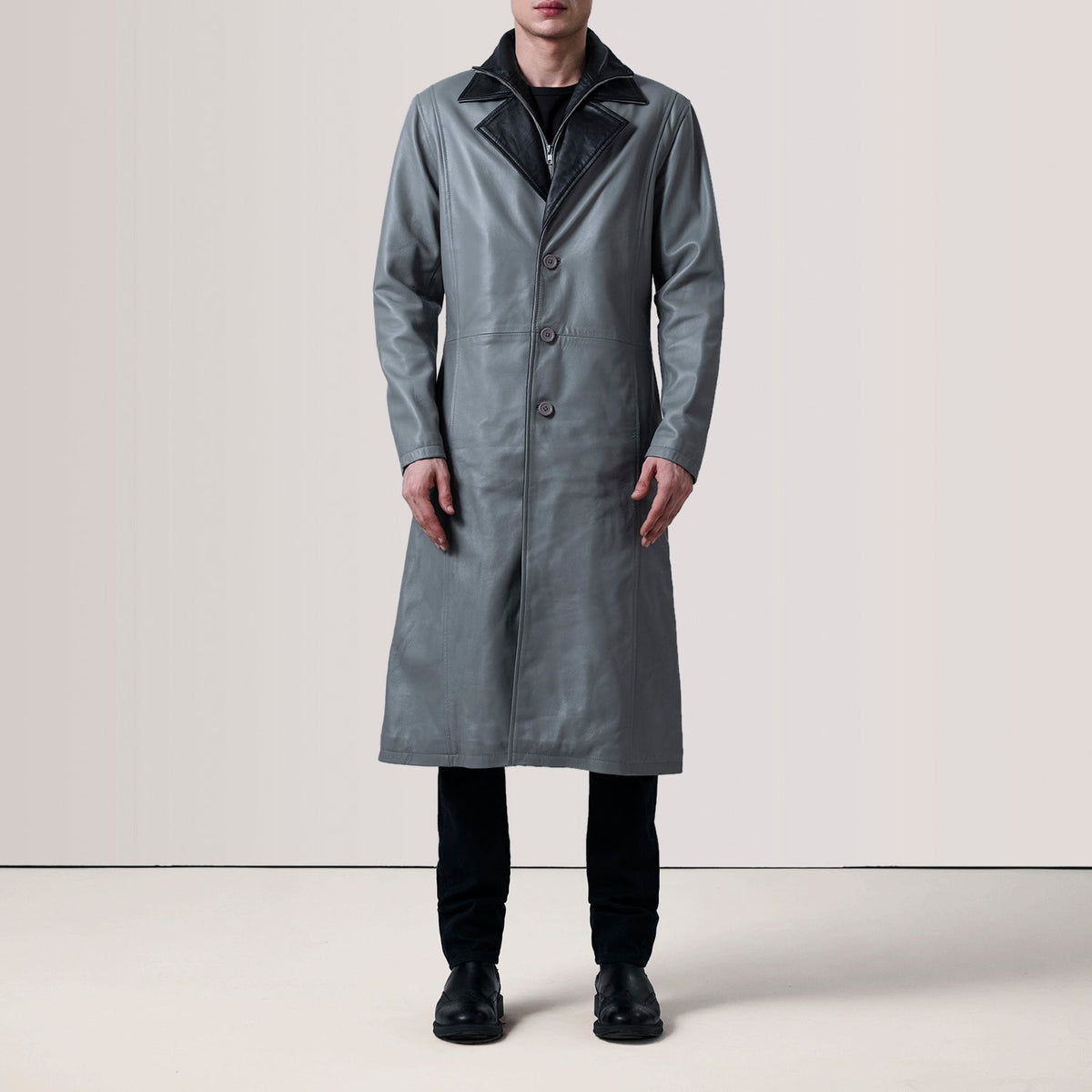 
Grey Sheepskin leather Coat - Að aftan með nákvæmri axlasniði og hreinum fald