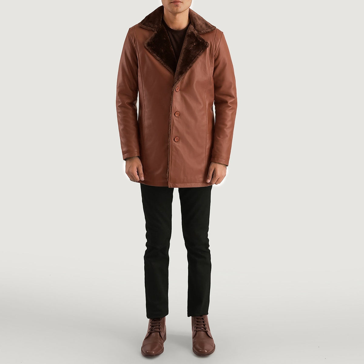 
Cinnamon Brúnn Leather Fur Leðursíðkápa fyrir Karla - Hliðarsýn með vinnuvistfræðilegu ermasniði