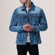
Conard Ice Blár Denim Trucker Leðurjakki fyrir Karla For Men in Ice Blue Full-Grain Leather - Að framan með sniðinni hönnun | Kaupa á netinu